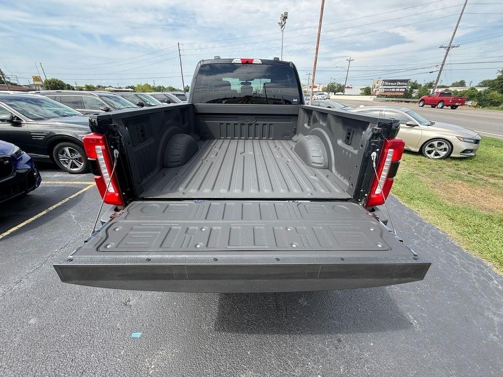 Ford F-250 SD XLT Crew Cab 4WD 2025