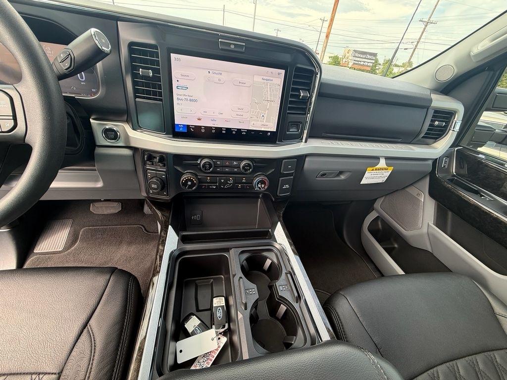 Ford F-250 SD XLT Crew Cab 4WD 2025