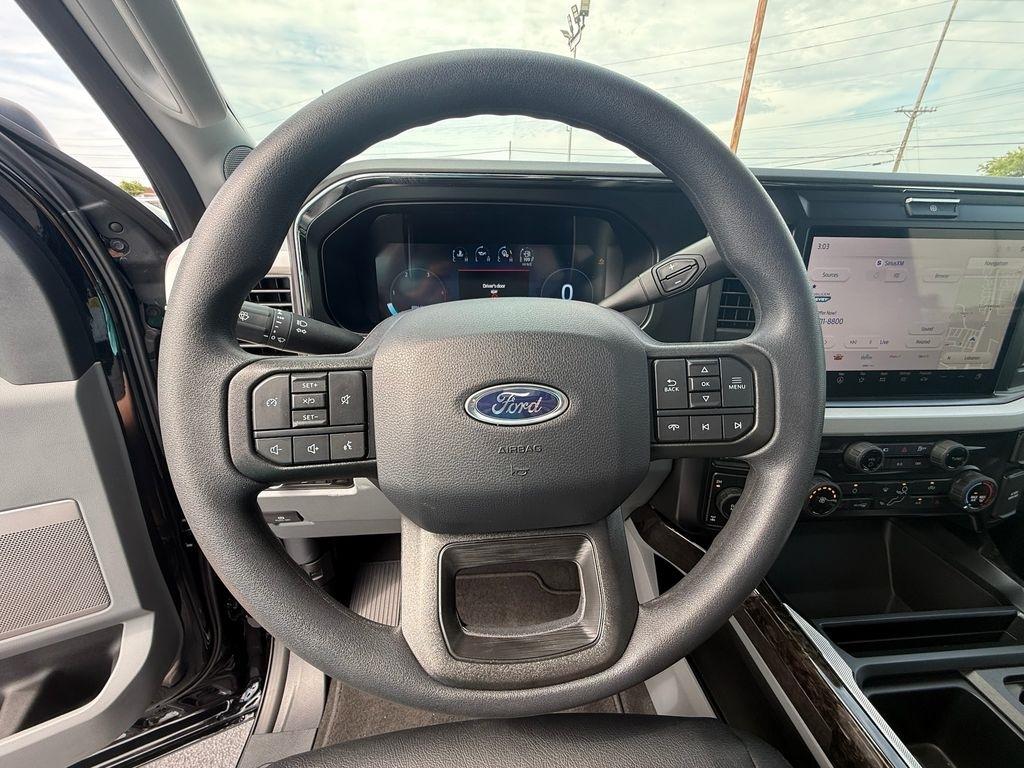 Ford F-250 SD XLT Crew Cab 4WD 2025