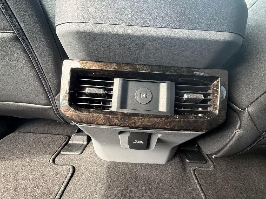 Ford F-250 SD XLT Crew Cab 4WD 2025