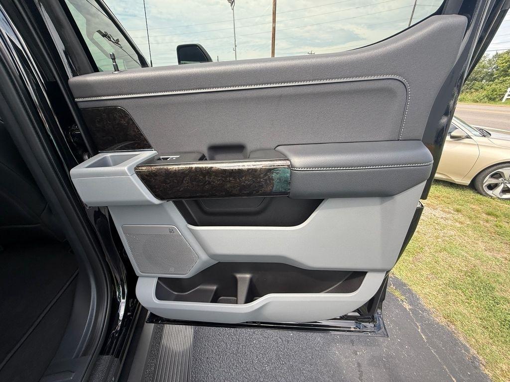 Ford F-250 SD XLT Crew Cab 4WD 2025