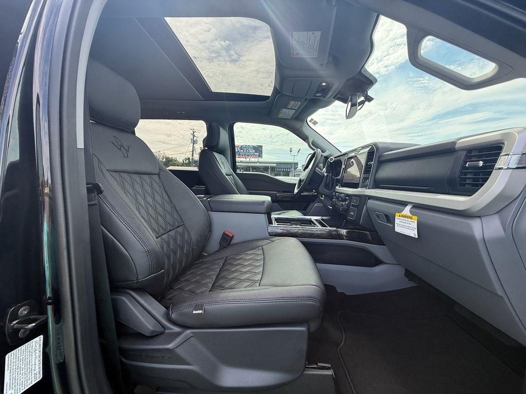 Ford F-250 SD XLT Crew Cab 4WD 2025