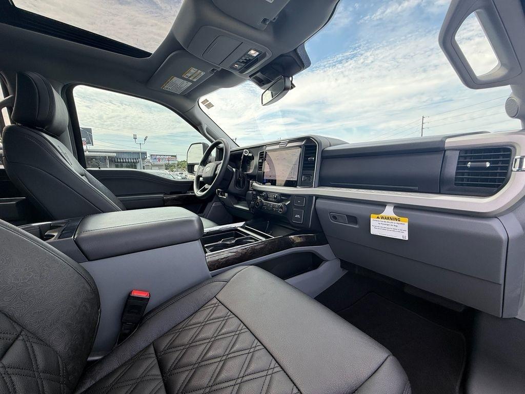 Ford F-250 SD XLT Crew Cab 4WD 2025