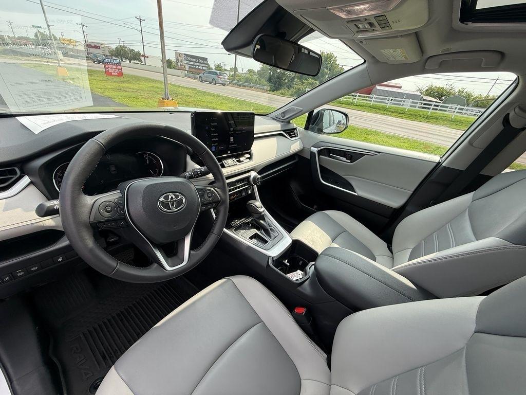 Toyota RAV4 XLE Premium 2023