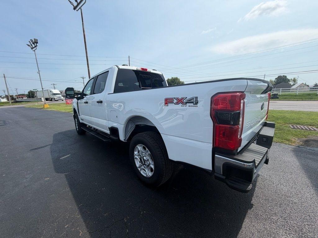 Ford F-250 SD XL Crew Cab 4WD 2023