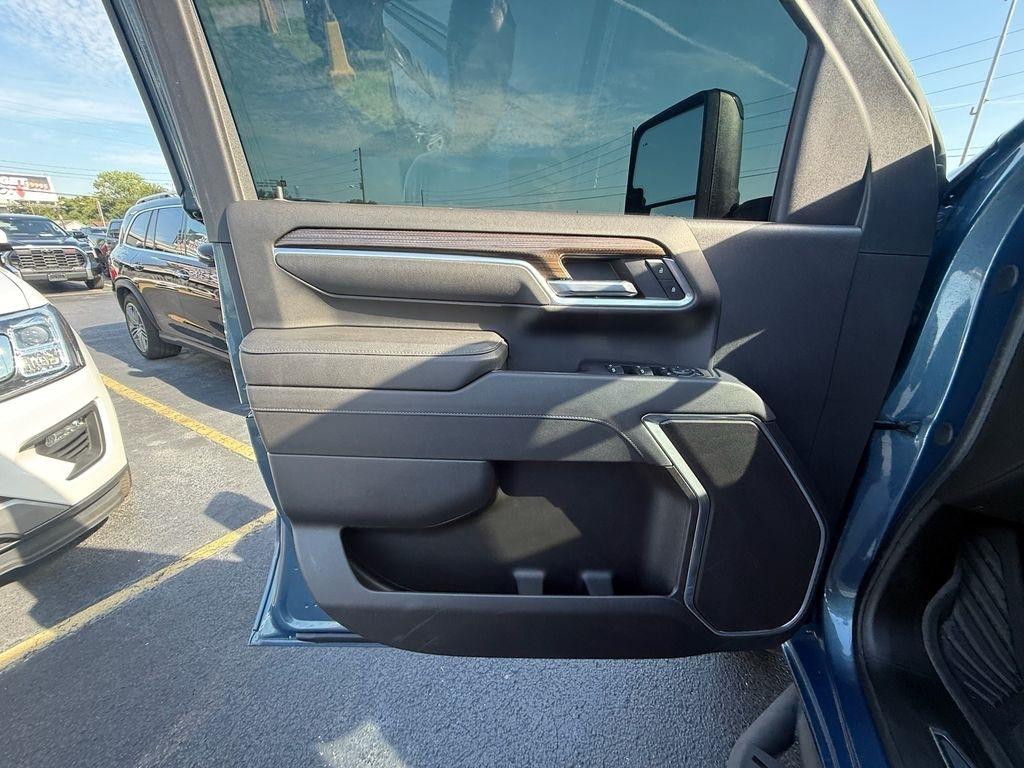Chevrolet Silverado 2500HD LT Crew Cab Long Box 4WD 2025