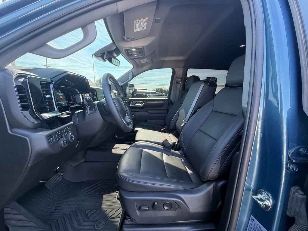 Chevrolet Silverado 2500HD LT Crew Cab Long Box 4WD 2025