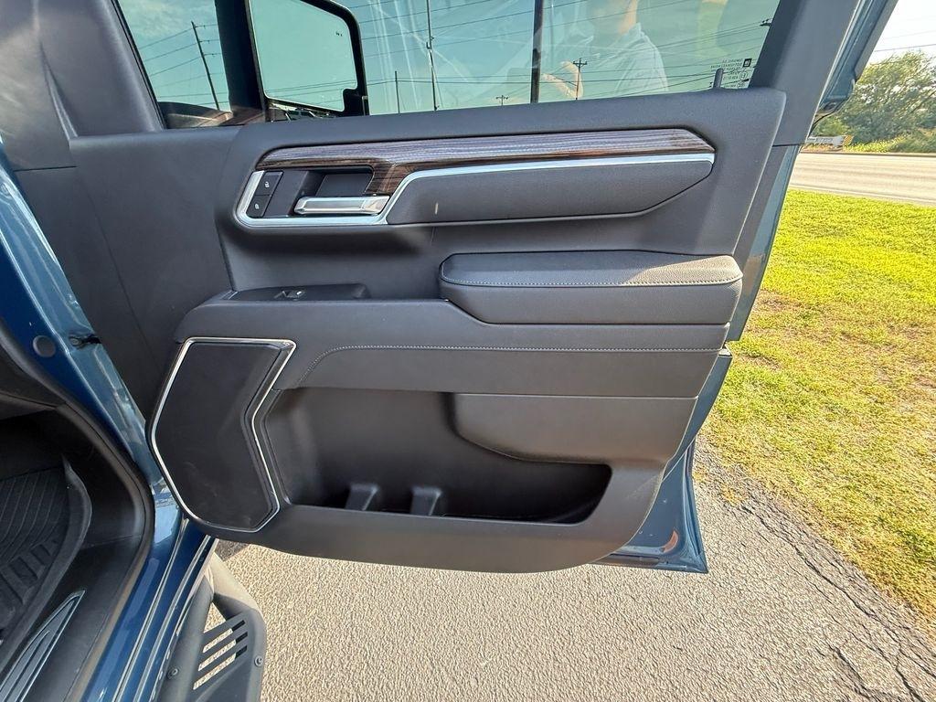 Chevrolet Silverado 2500HD LT Crew Cab Long Box 4WD 2025
