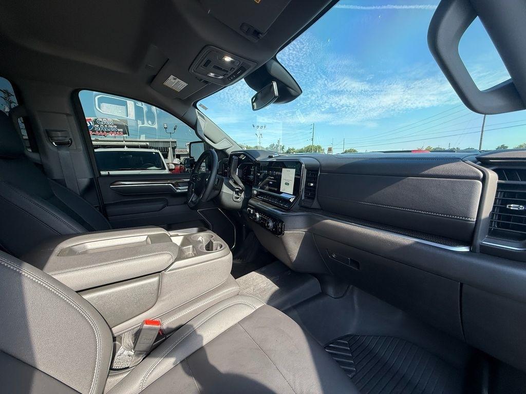 Chevrolet Silverado 2500HD LT Crew Cab Long Box 4WD 2025