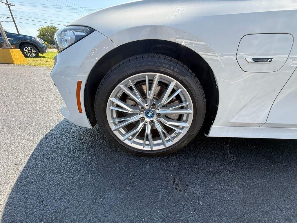 BMW 3-Series 330e xDrive 2023