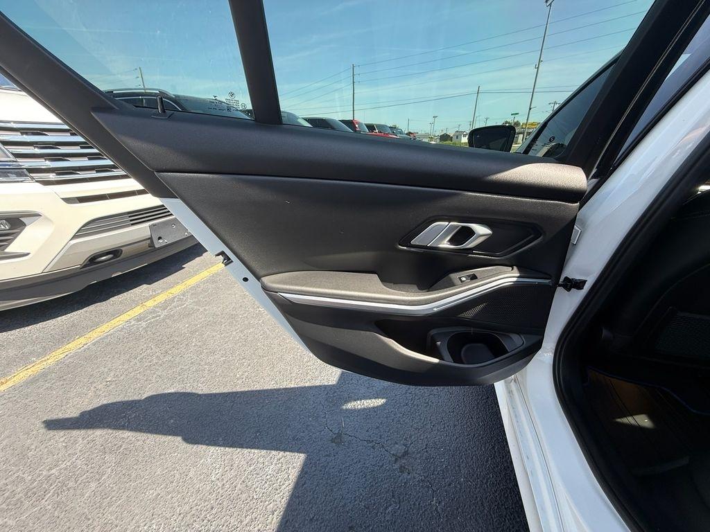 BMW 3-Series 330e xDrive 2023
