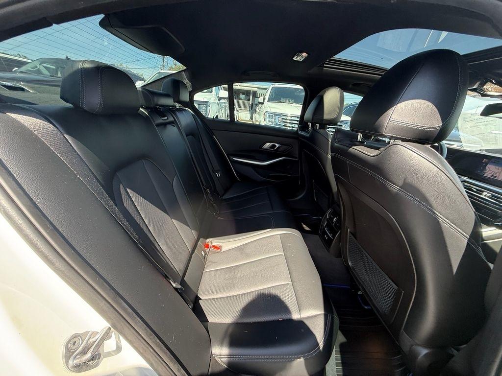 BMW 3-Series 330e xDrive 2023
