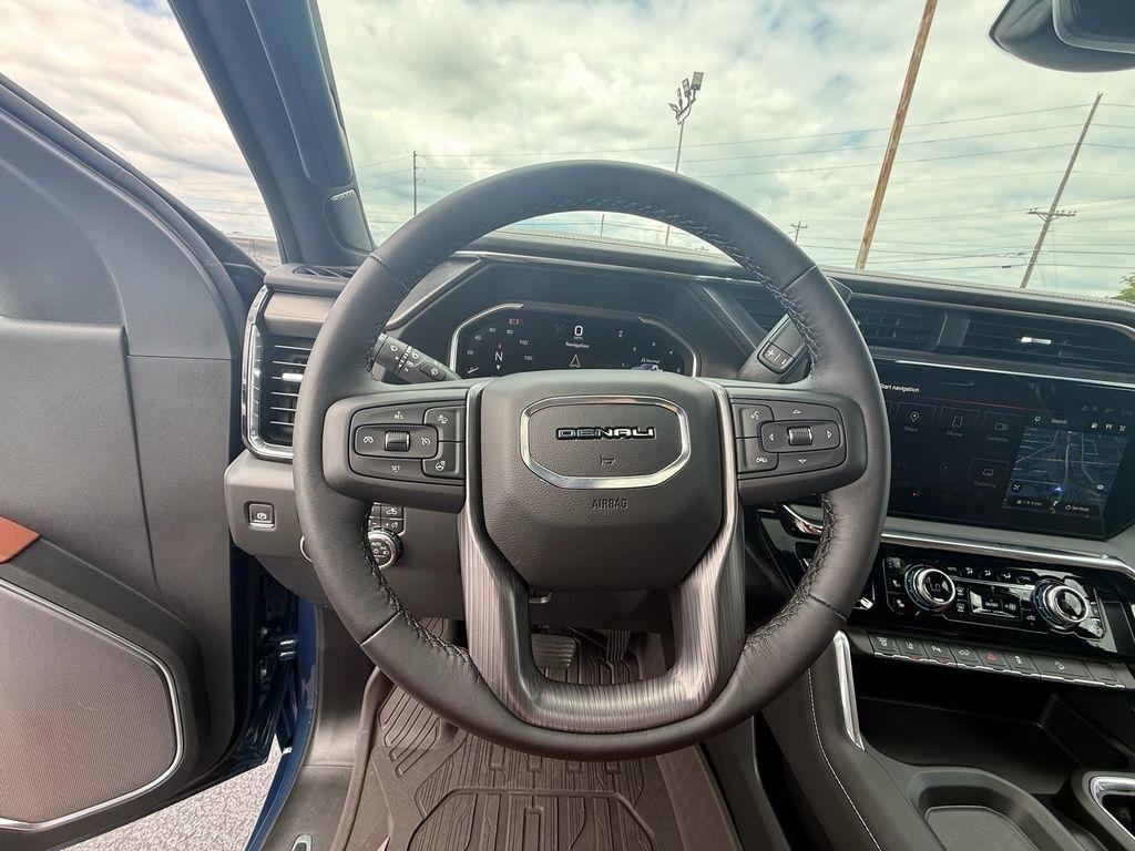 GMC Sierra 2500HD Denali Ultimate Crew Cab 4WD 2026
