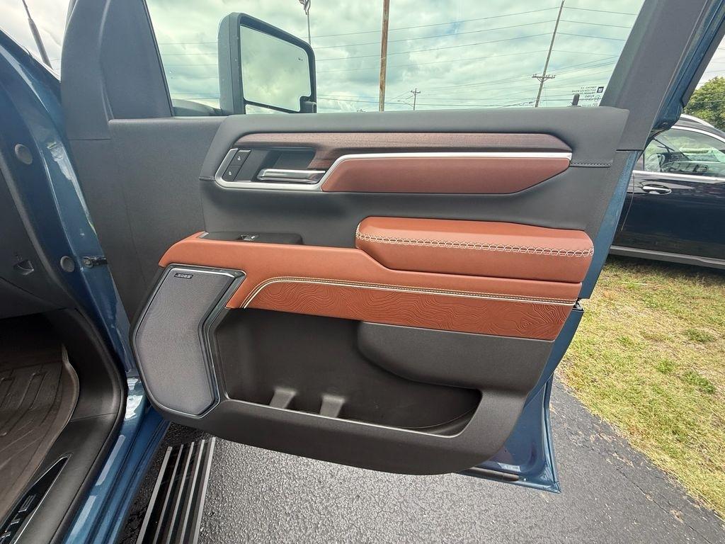 GMC Sierra 2500HD Denali Ultimate Crew Cab 4WD 2026