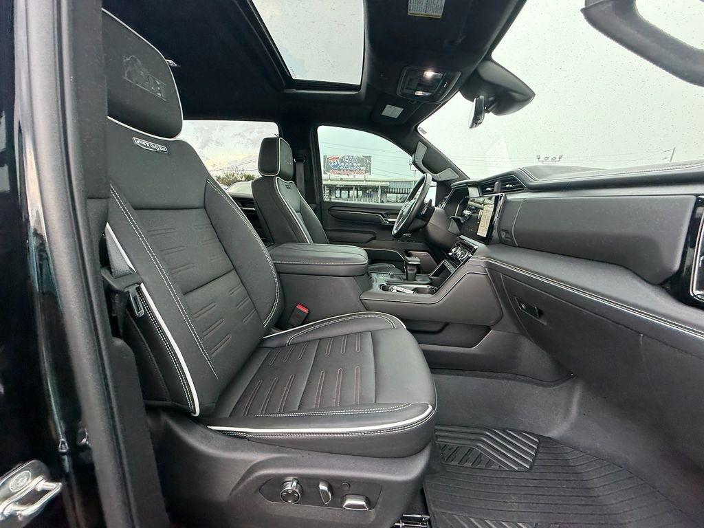 GMC Sierra 1500 AT4X Crew Cab 4WD 2026