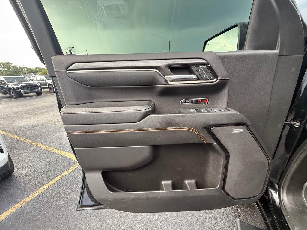 GMC Sierra 1500 AT4 Crew Cab 4WD 2023