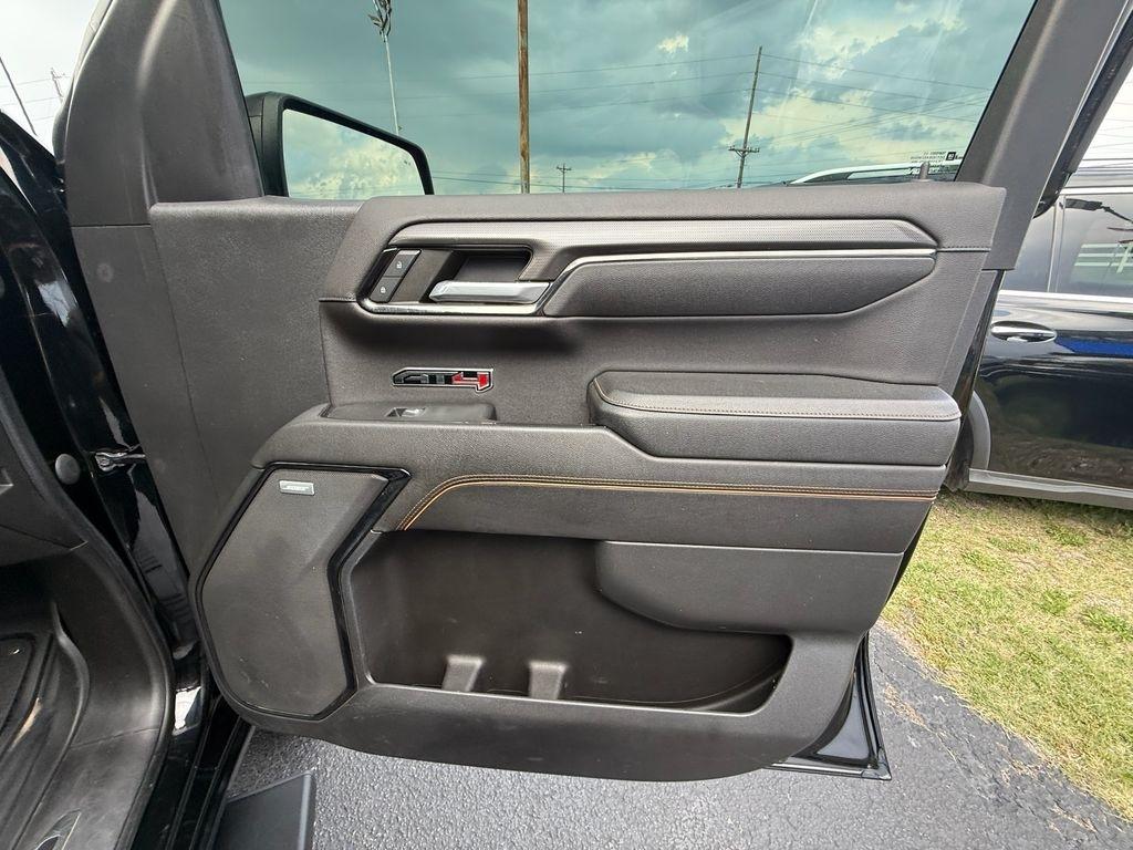 GMC Sierra 1500 AT4 Crew Cab 4WD 2023