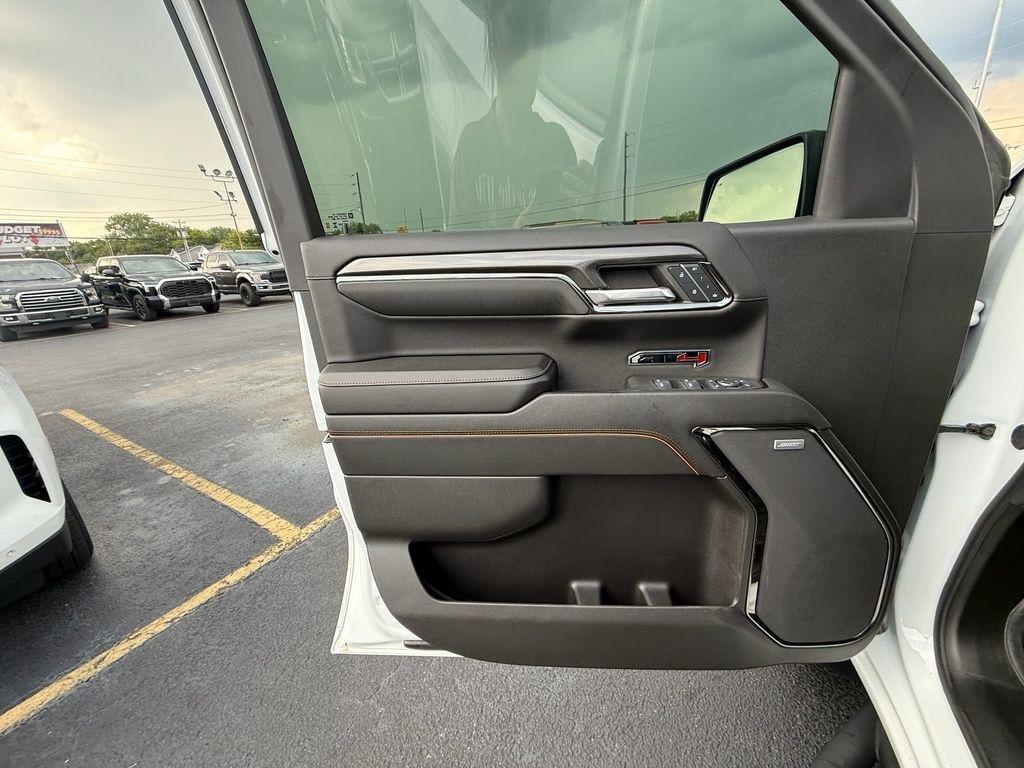 GMC Sierra 1500 AT4 Crew Cab 4WD 2024