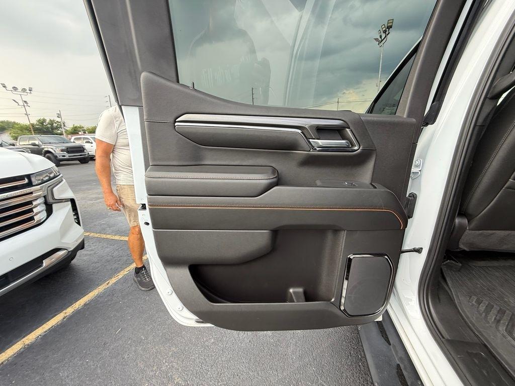 GMC Sierra 1500 AT4 Crew Cab 4WD 2024