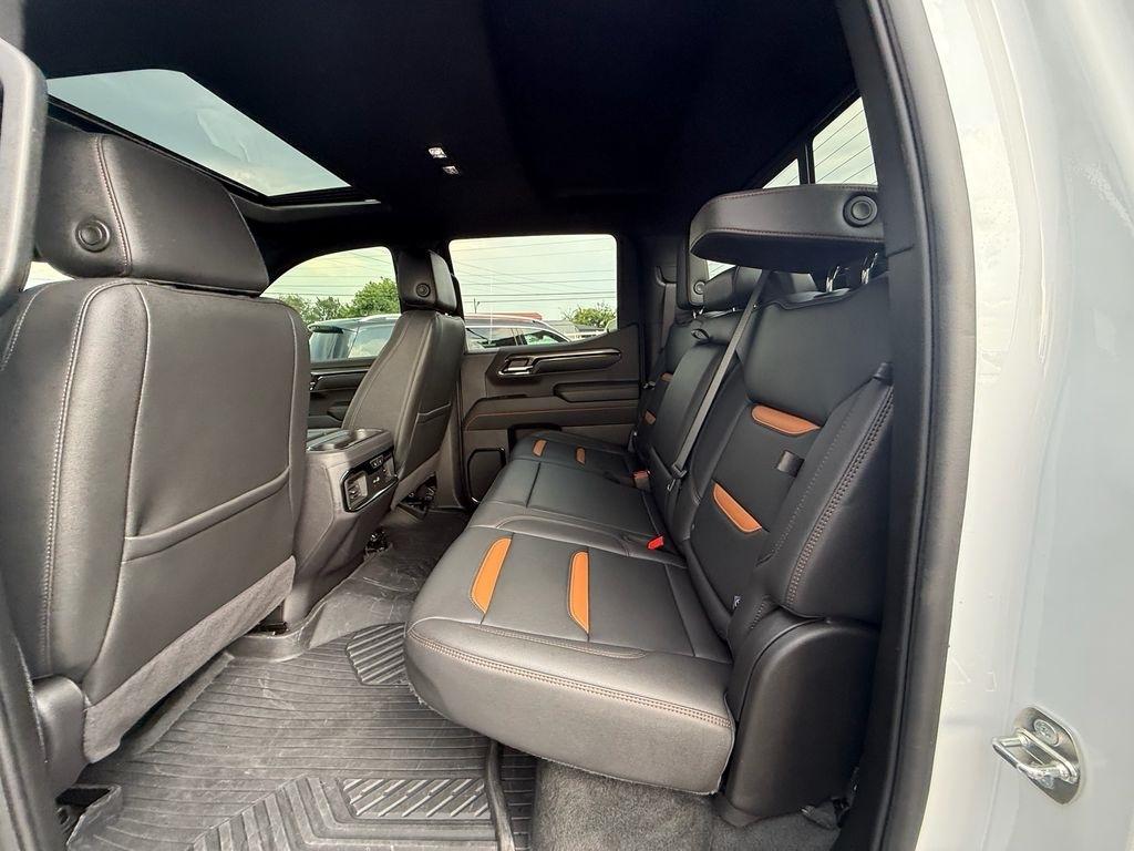 GMC Sierra 1500 AT4 Crew Cab 4WD 2024
