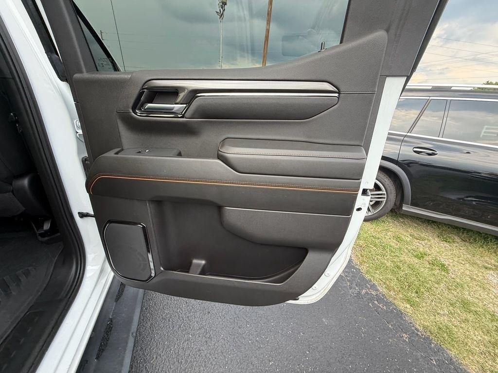 GMC Sierra 1500 AT4 Crew Cab 4WD 2024