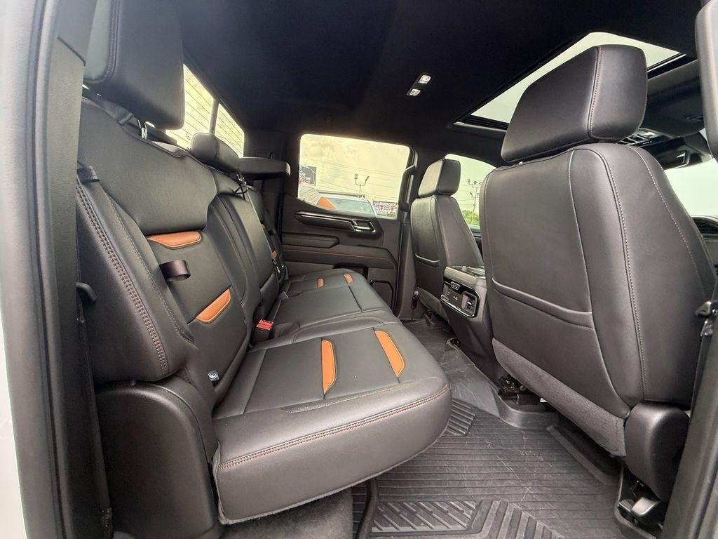 GMC Sierra 1500 AT4 Crew Cab 4WD 2024