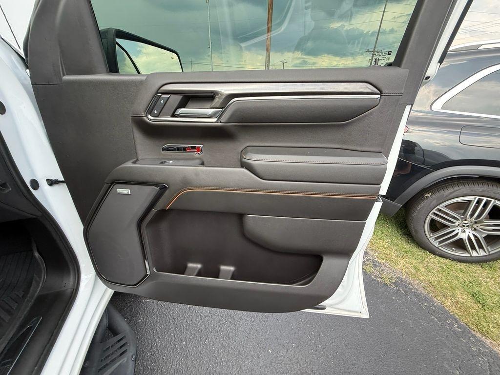 GMC Sierra 1500 AT4 Crew Cab 4WD 2024