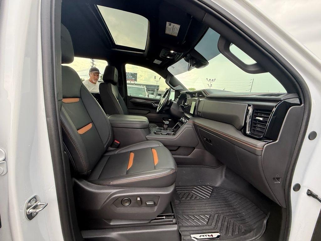 GMC Sierra 1500 AT4 Crew Cab 4WD 2024