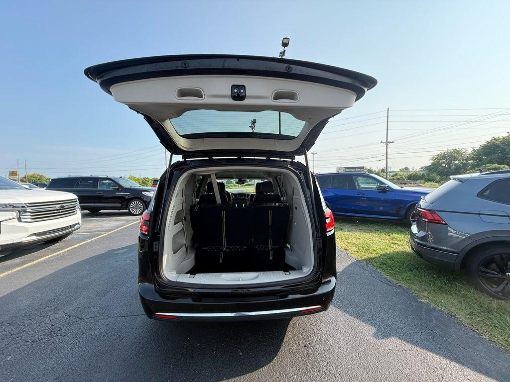 Chrysler Pacifica Touring L 2024