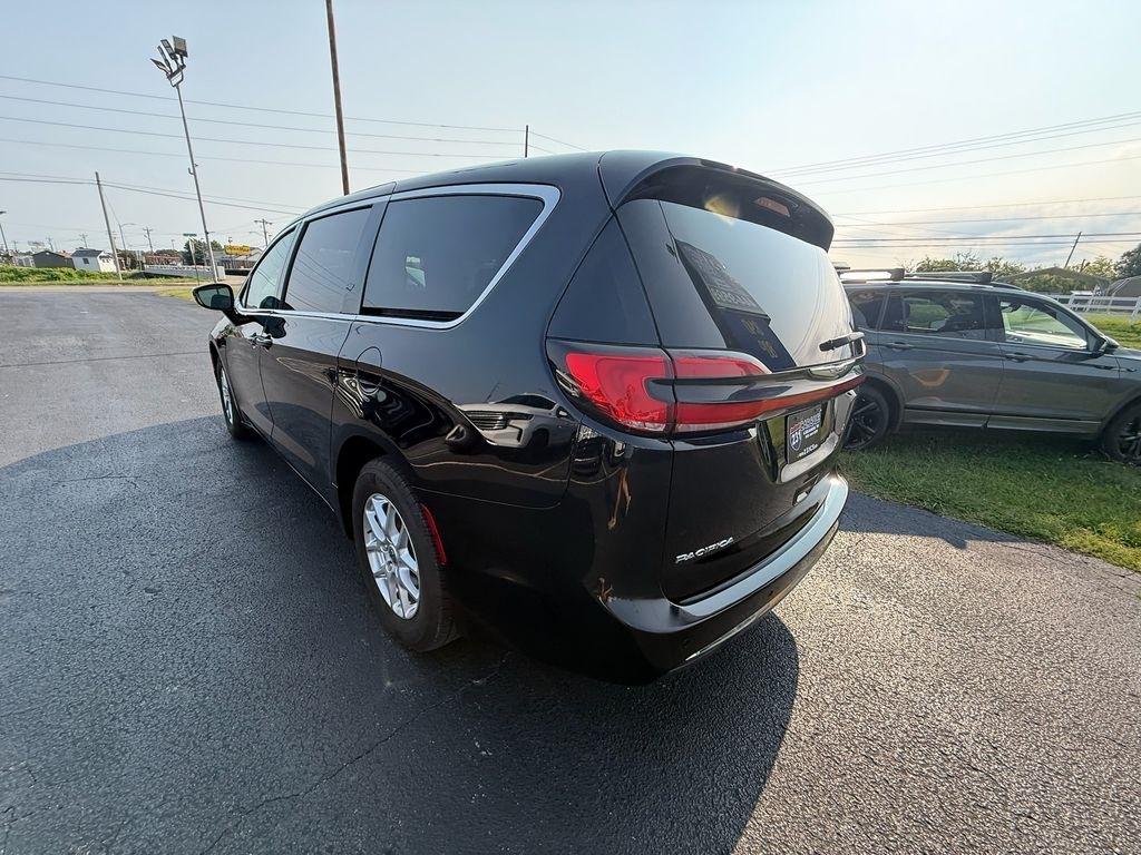 Chrysler Pacifica Touring L 2024