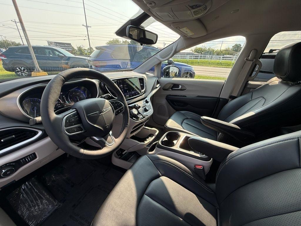 Chrysler Pacifica Touring L 2024