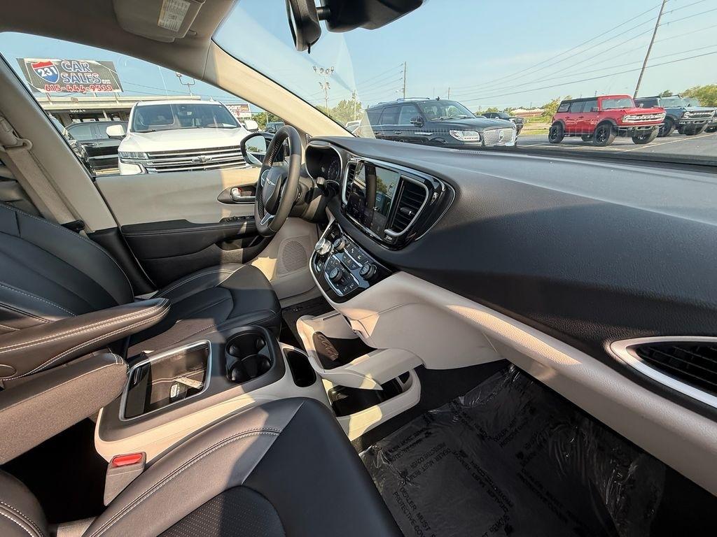Chrysler Pacifica Touring L 2024