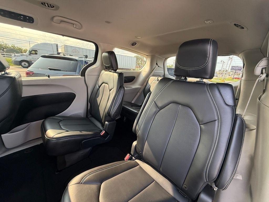 Chrysler Pacifica Touring L 2024