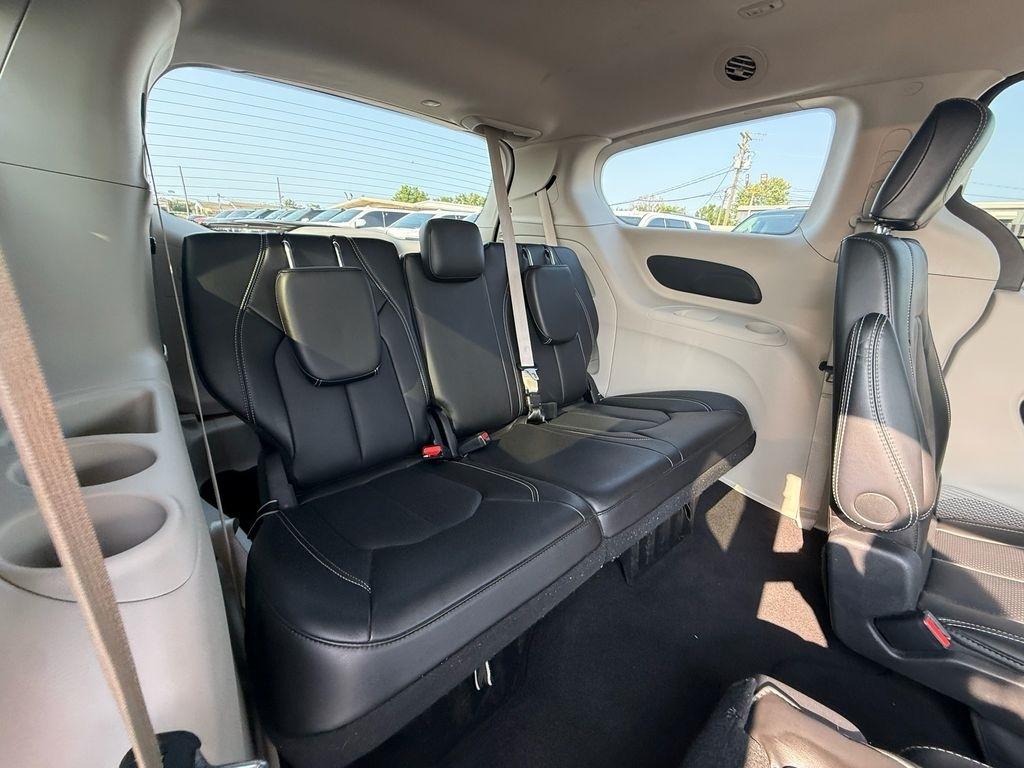Chrysler Pacifica Touring L 2024