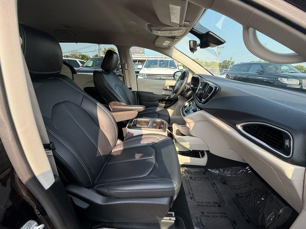 Chrysler Pacifica Touring L 2024