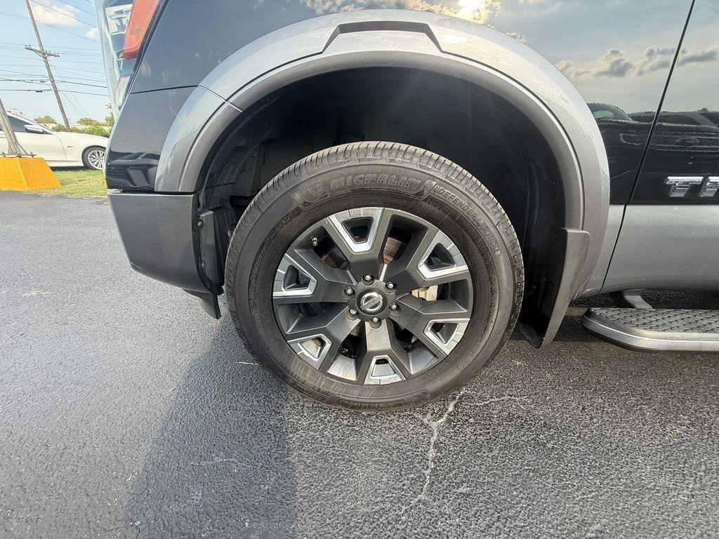 Nissan Titan Platinum Reserve Crew Cab 4WD 2020