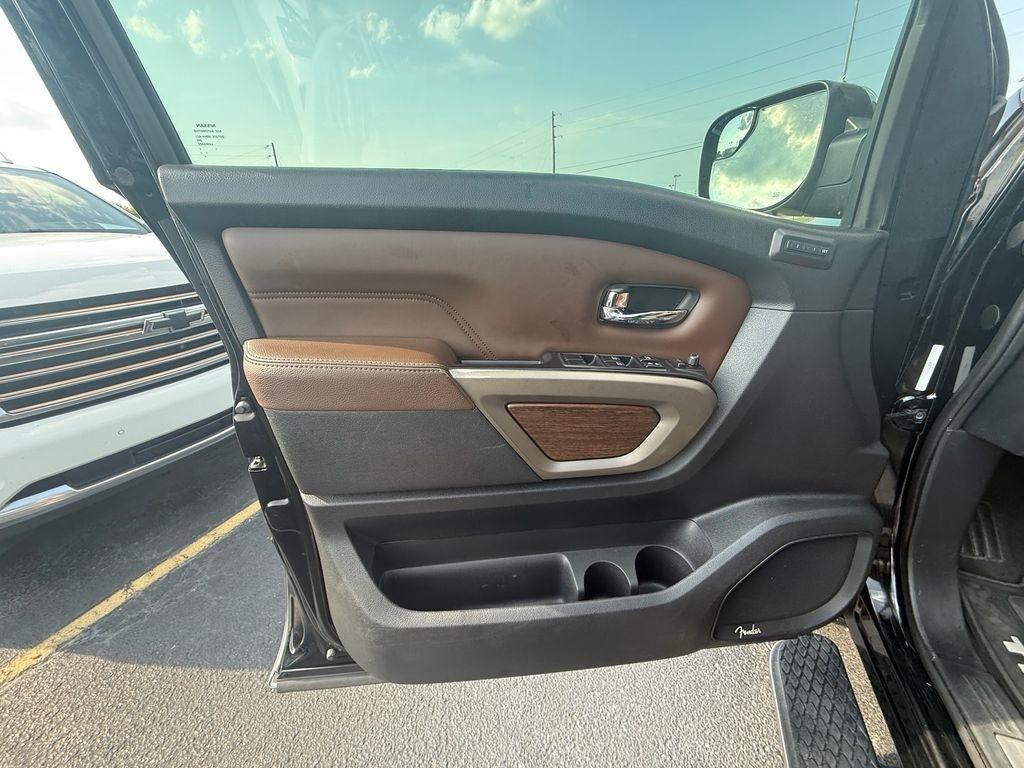 Nissan Titan Platinum Reserve Crew Cab 4WD 2020