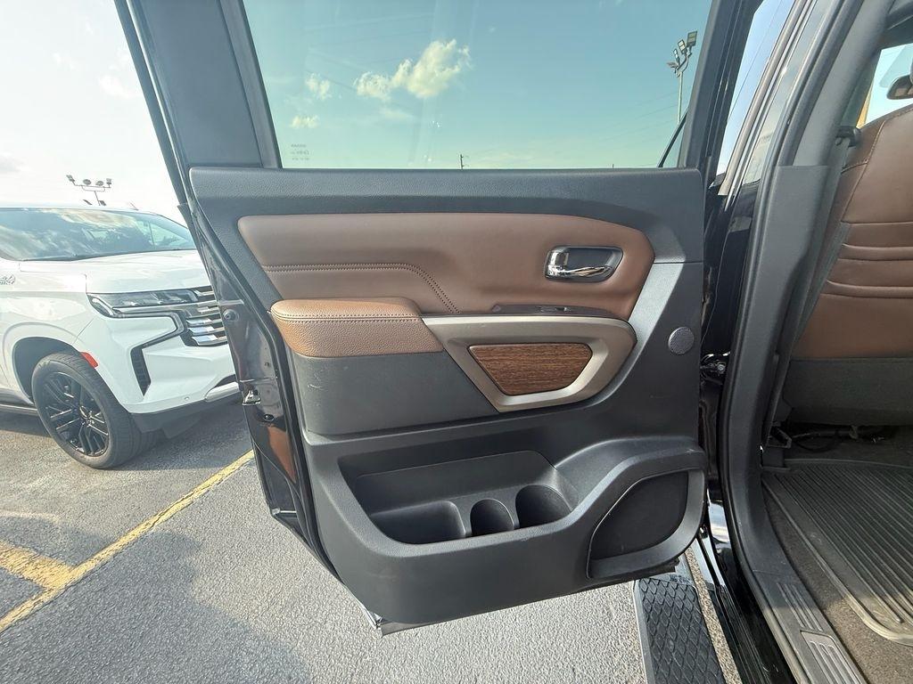 Nissan Titan Platinum Reserve Crew Cab 4WD 2020