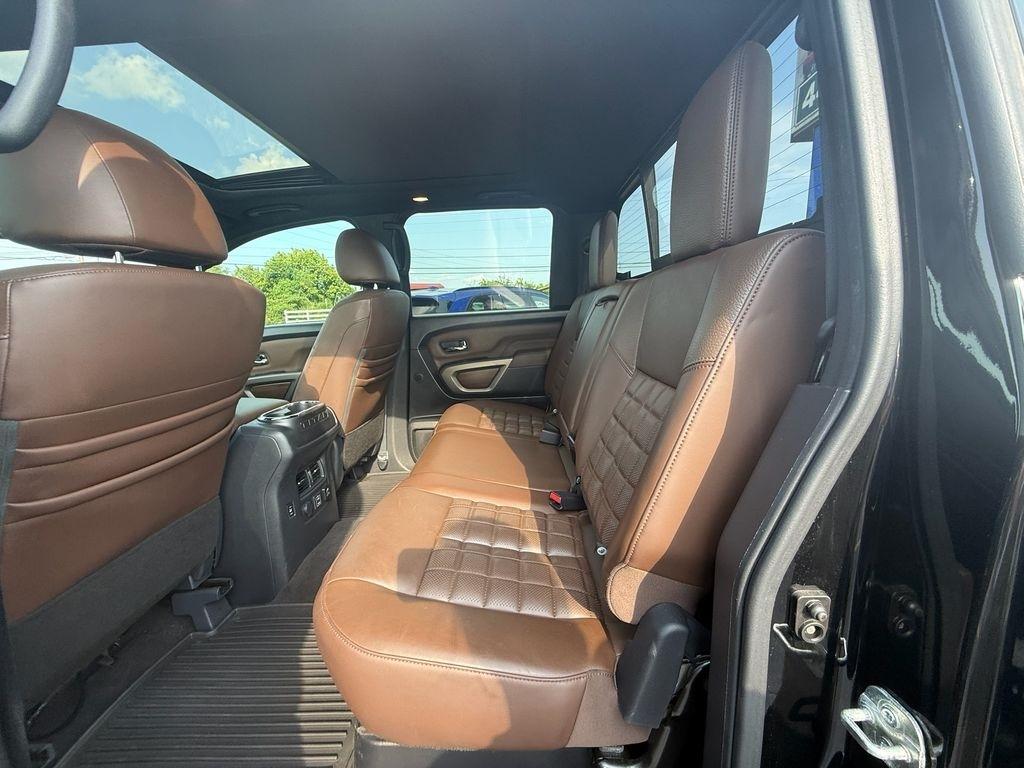 Nissan Titan Platinum Reserve Crew Cab 4WD 2020