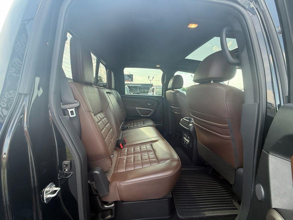 Nissan Titan Platinum Reserve Crew Cab 4WD 2020