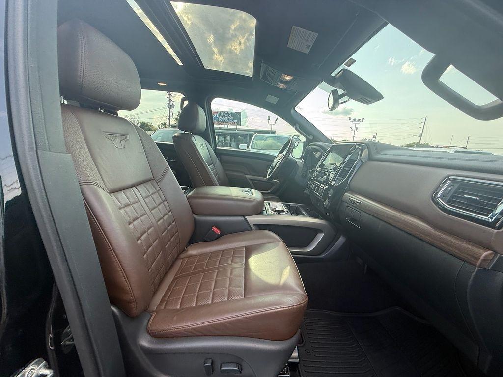 Nissan Titan Platinum Reserve Crew Cab 4WD 2020