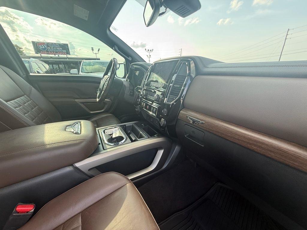 Nissan Titan Platinum Reserve Crew Cab 4WD 2020
