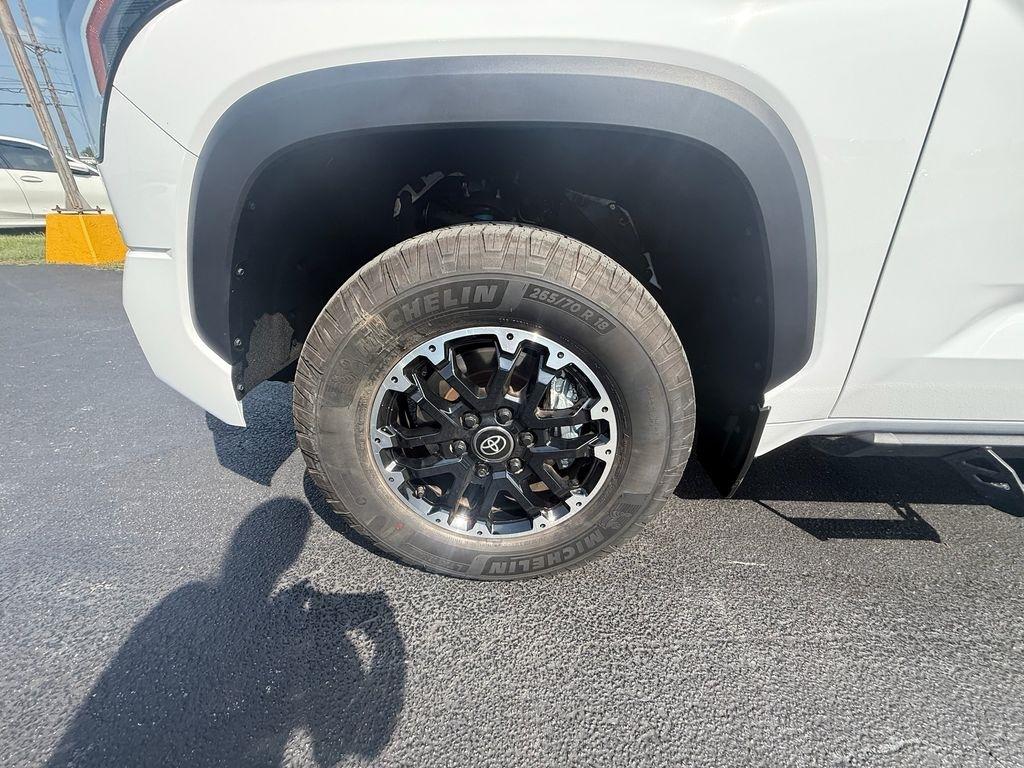 Toyota Tundra SR5 CrewMax 4WD 2026
