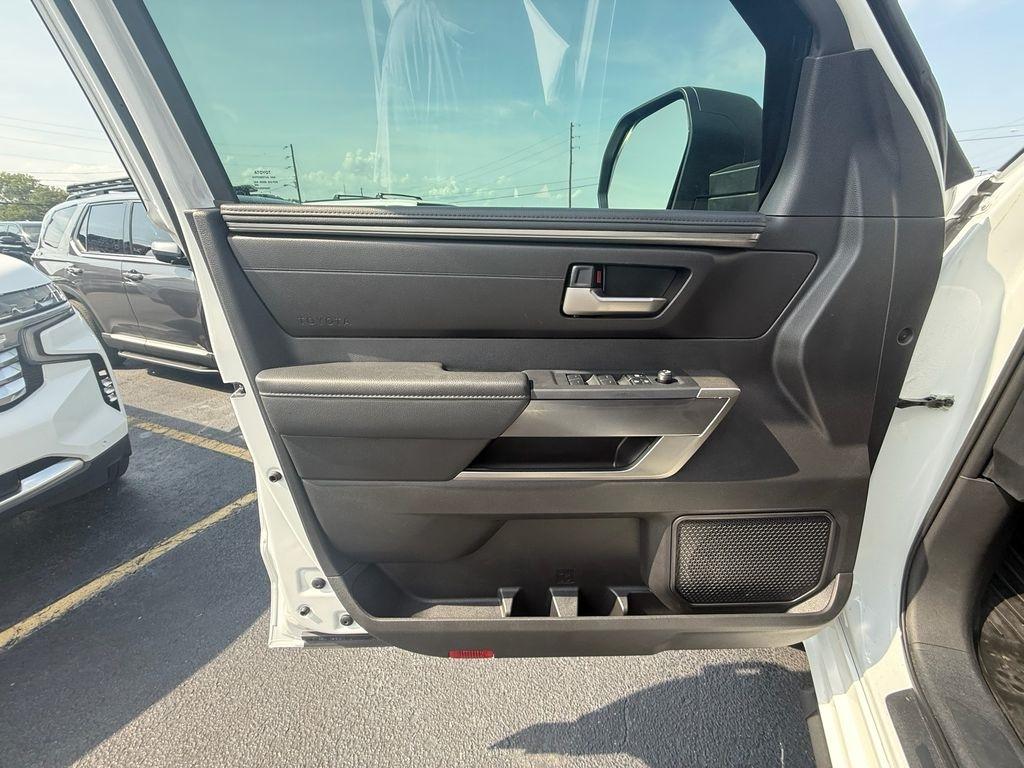 Toyota Tundra SR5 CrewMax 4WD 2026