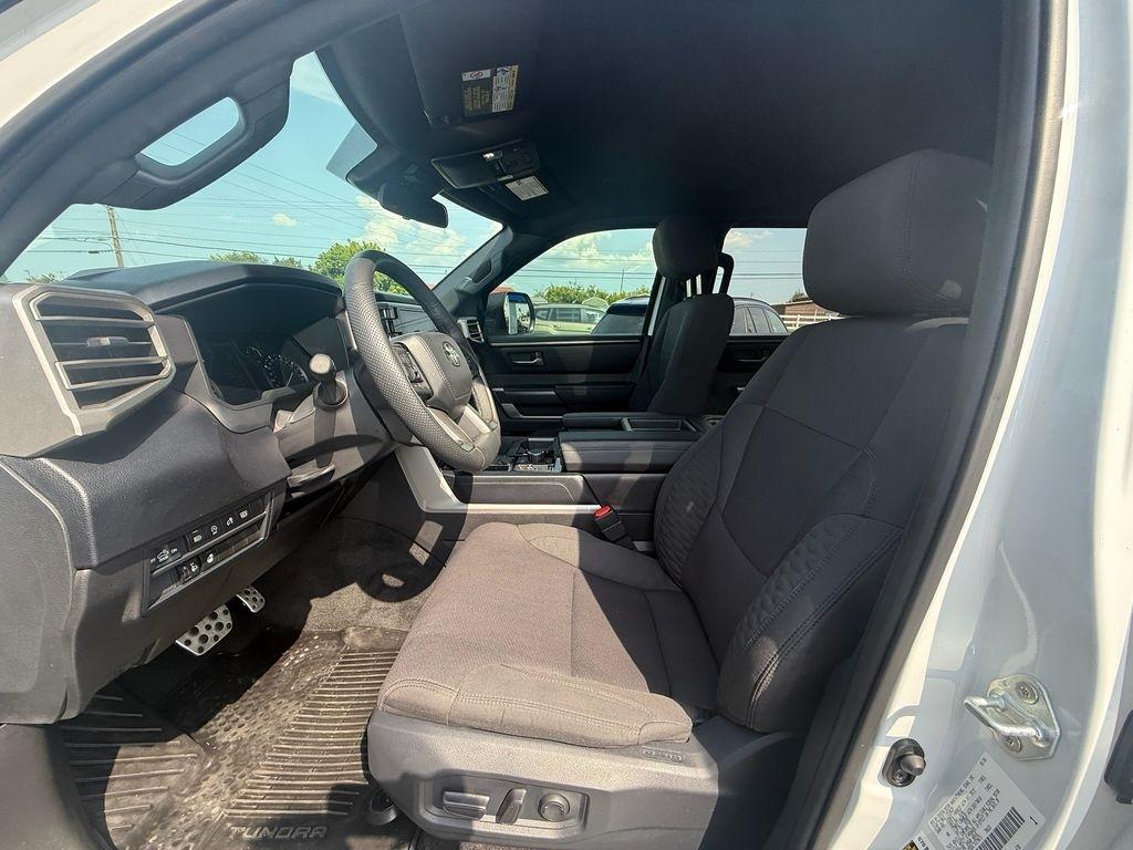 Toyota Tundra SR5 CrewMax 4WD 2026