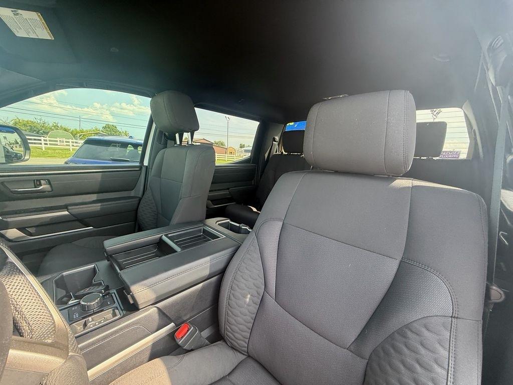 Toyota Tundra SR5 CrewMax 4WD 2026
