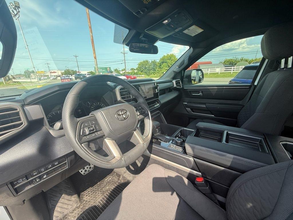 Toyota Tundra SR5 CrewMax 4WD 2026