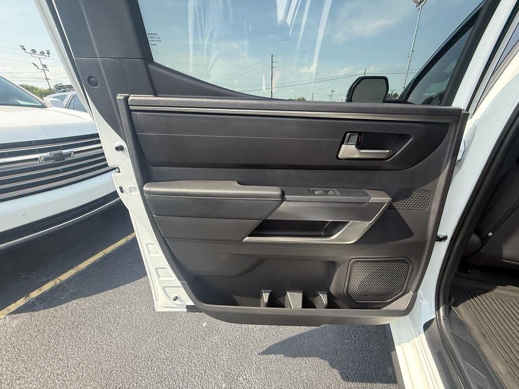 Toyota Tundra SR5 CrewMax 4WD 2026