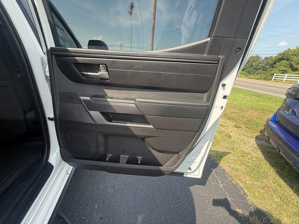 Toyota Tundra SR5 CrewMax 4WD 2026