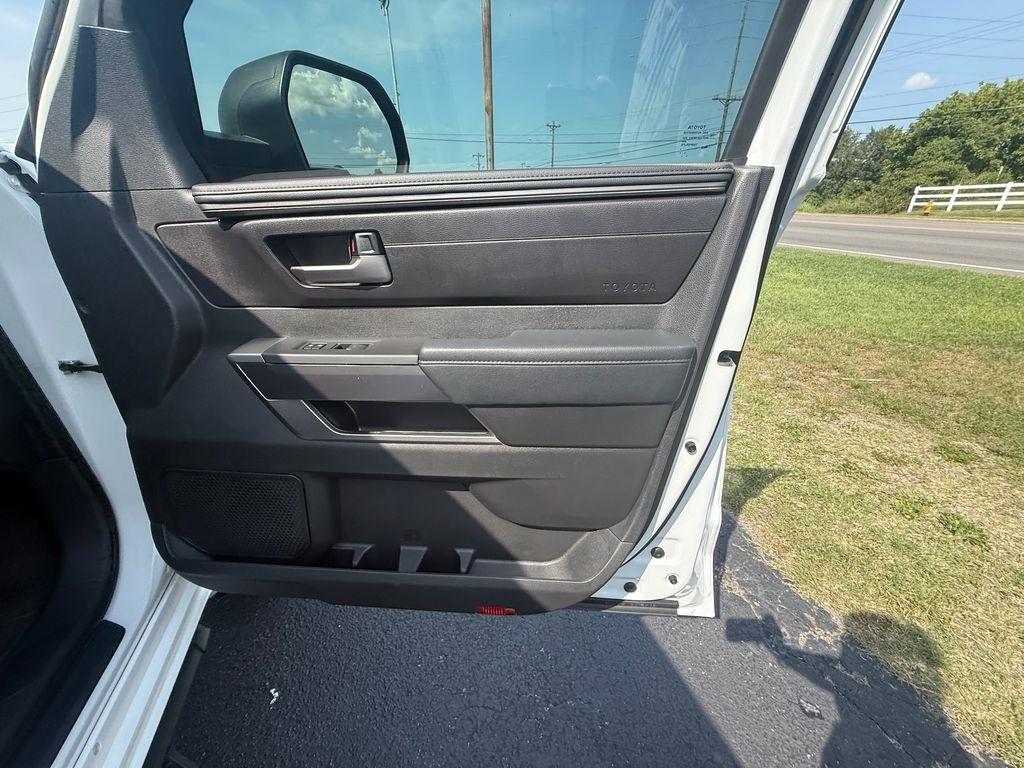 Toyota Tundra SR5 CrewMax 4WD 2026